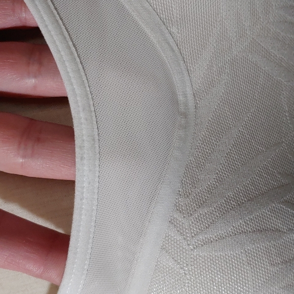 Victoria's Secret Shimmer Leaves Sports Bra 34D - Picture 5 of 16